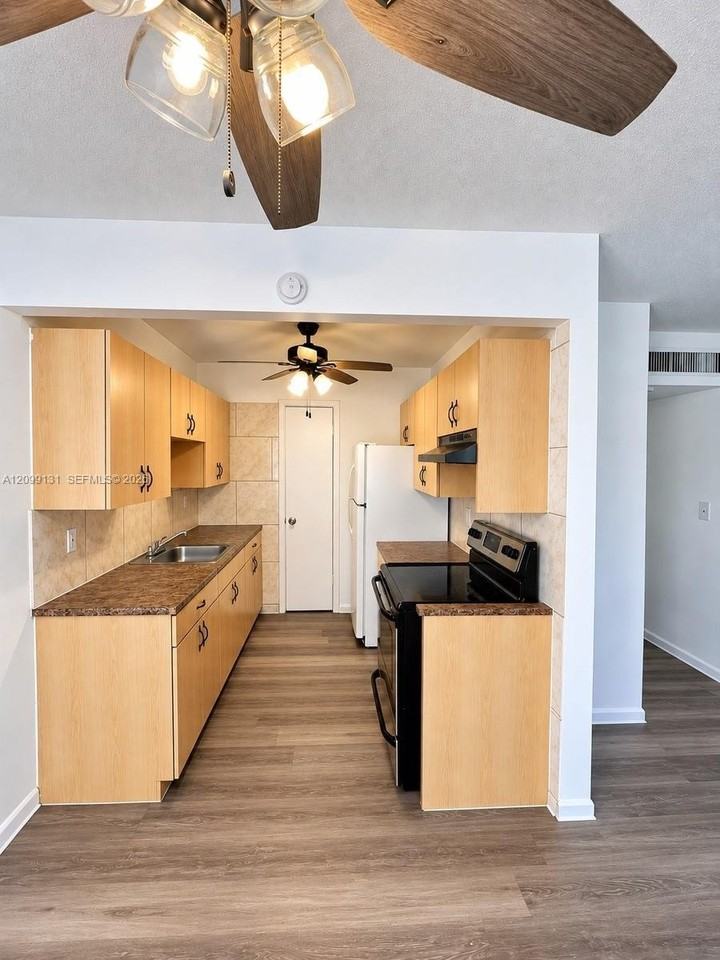 401 Sw 13th Pl #724 - Photo 5 of 5