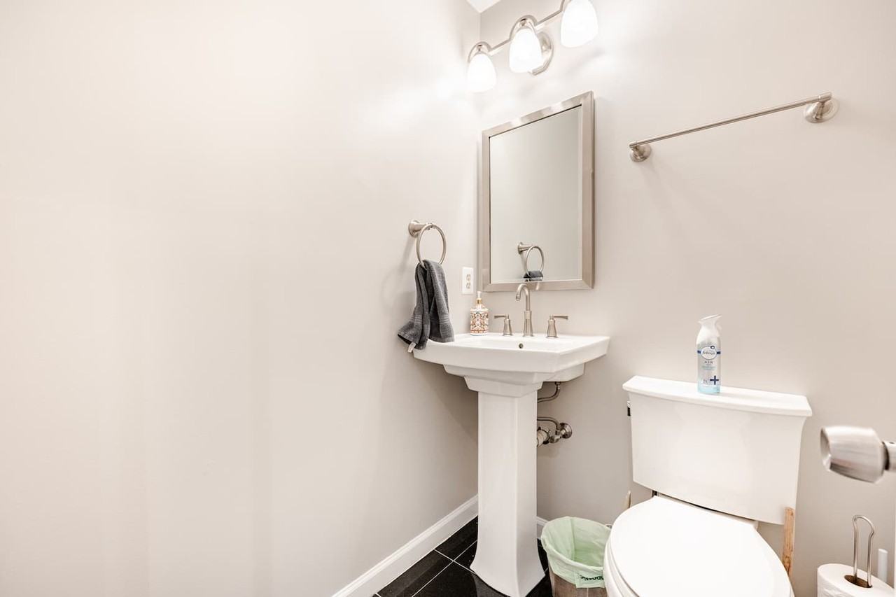 2430 S Oxford St - Photo 4 of 20