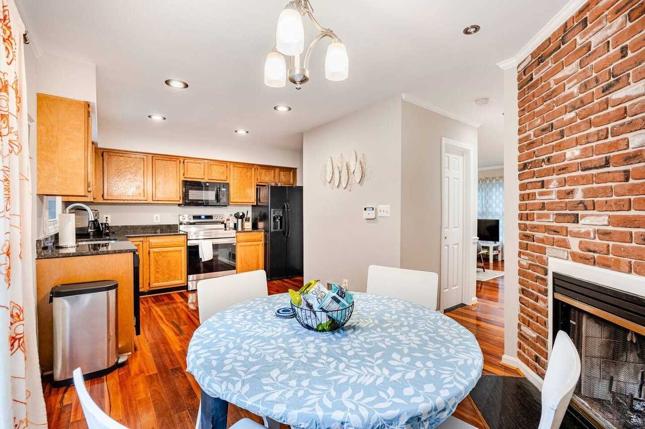 2430 S Oxford St - Photo 6 of 20