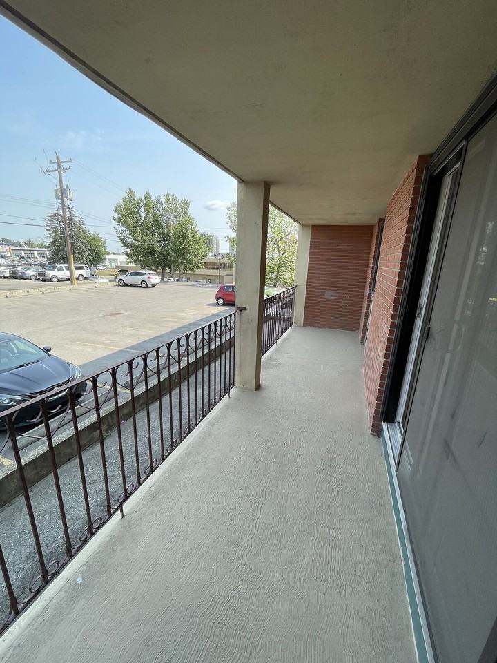 502 58 Ave Sw - Photo 2 of 9
