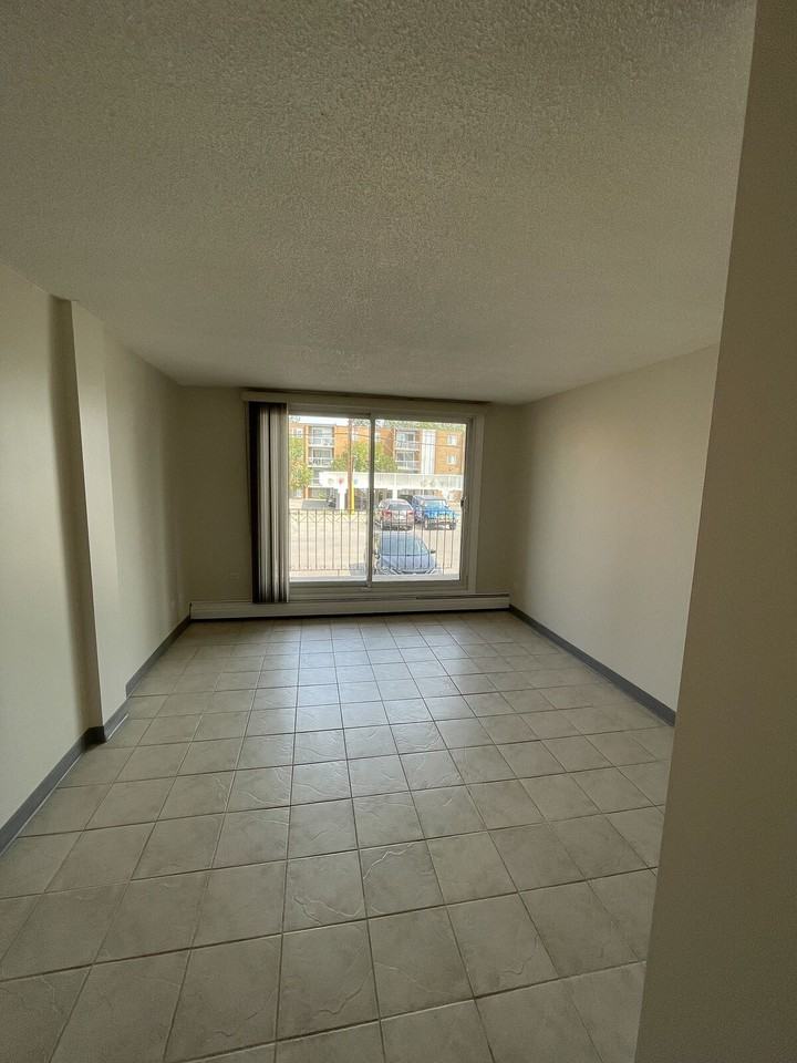 502 58 Ave Sw - Photo 3 of 9