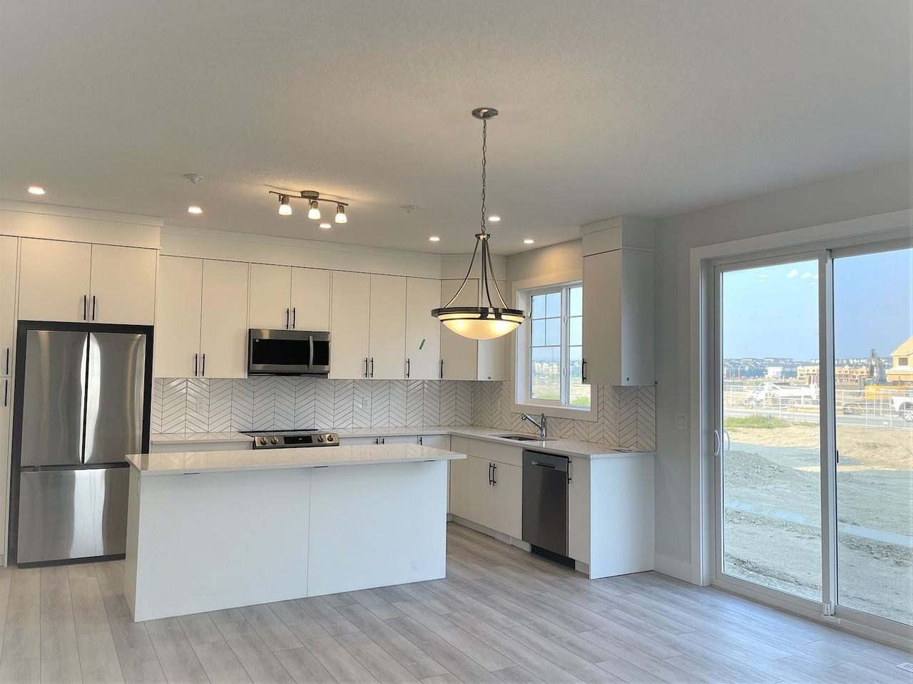 253 Carringham Rd Nw - Photo 2 of 23