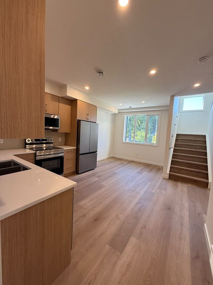 1402 5 St Ne - Photo 2 of 33