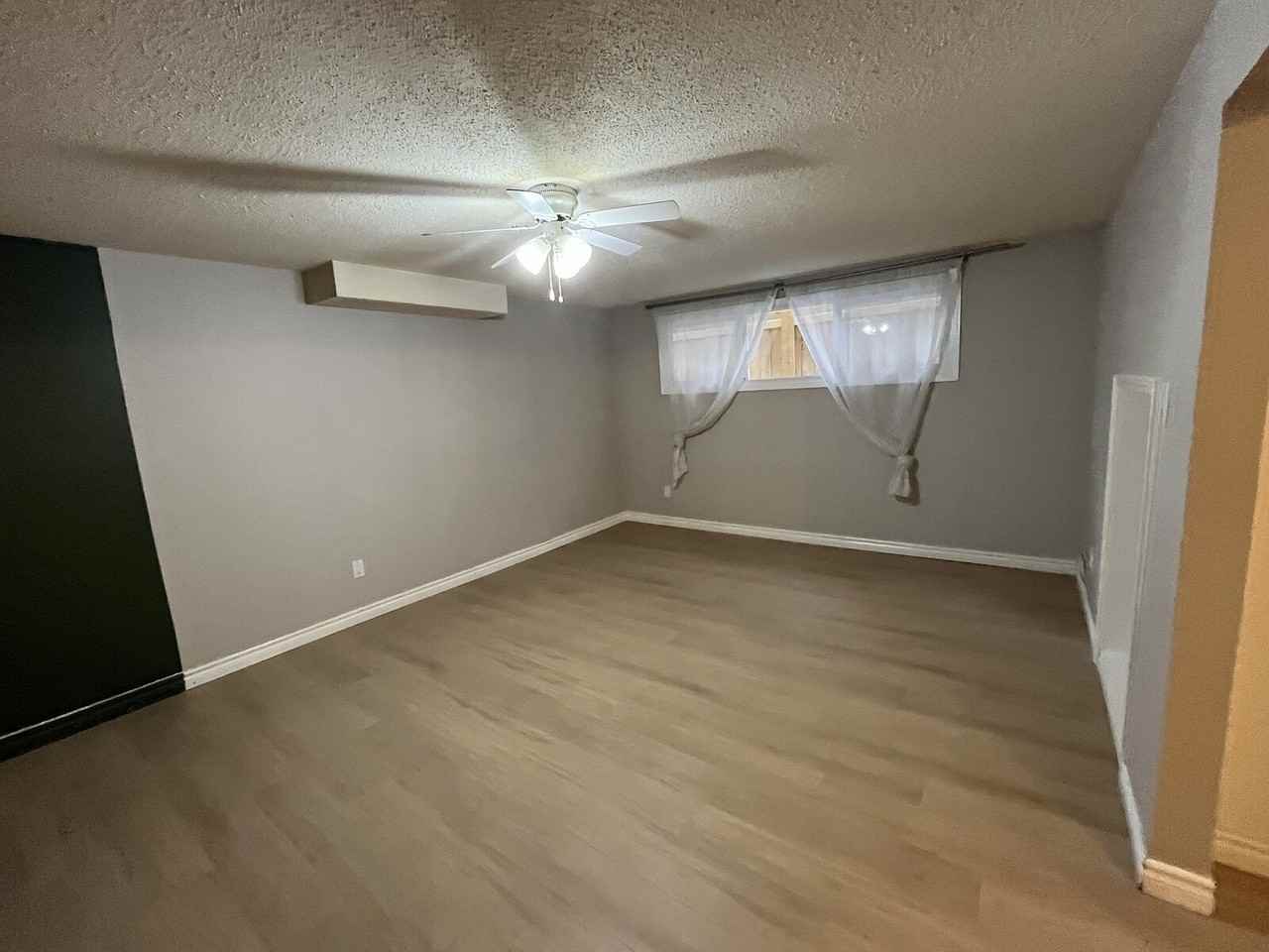 2124B 52 Ave Sw - Photo 3 of 15