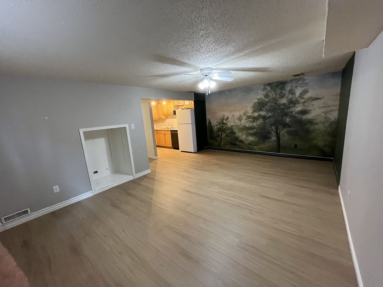 2124B 52 Ave Sw - Photo 4 of 15