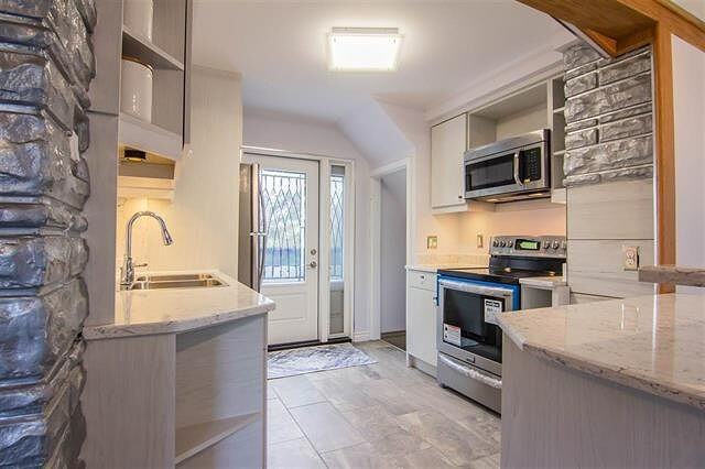 9354 98a St Nw - Photo 6 of 18