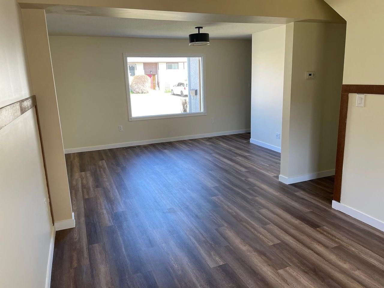 345 10 St Se - Photo 2 of 15