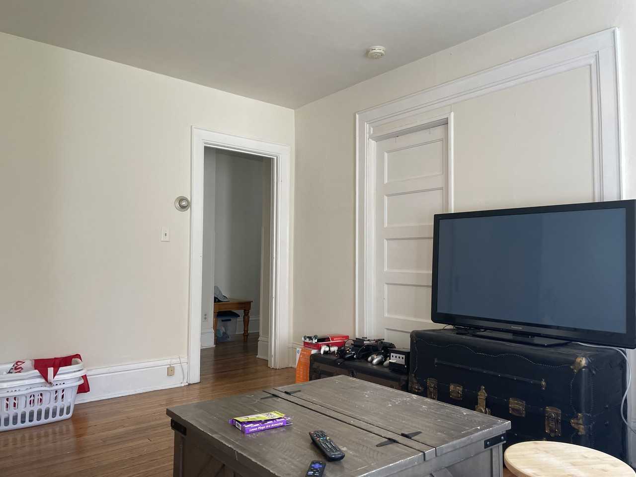 832 E Gorham St #1 - Photo 4 of 19