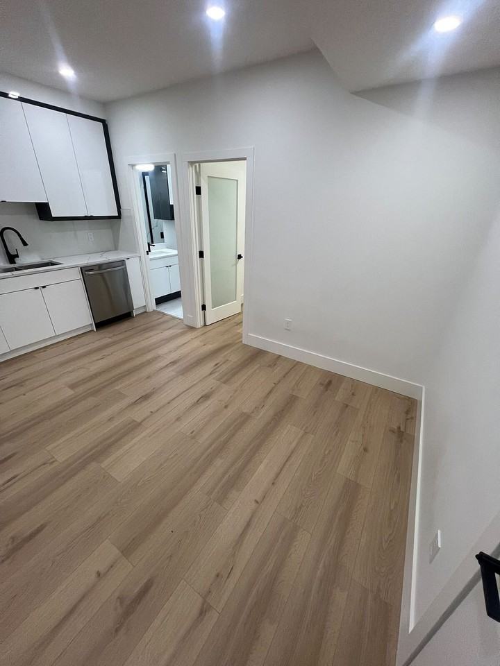 2244 Halifax Cres Nw - Photo 4 of 13