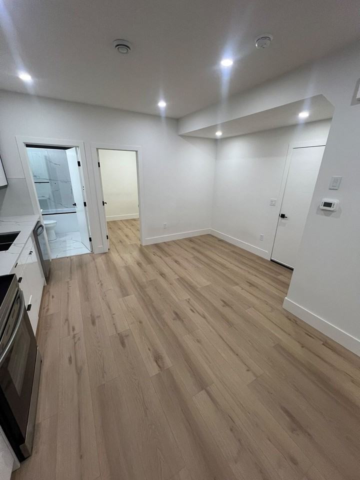 2244 Halifax Cres Nw - Photo 5 of 13