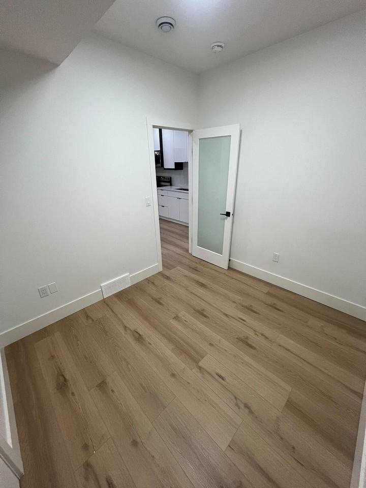 2244 Halifax Cres Nw - Photo 6 of 13