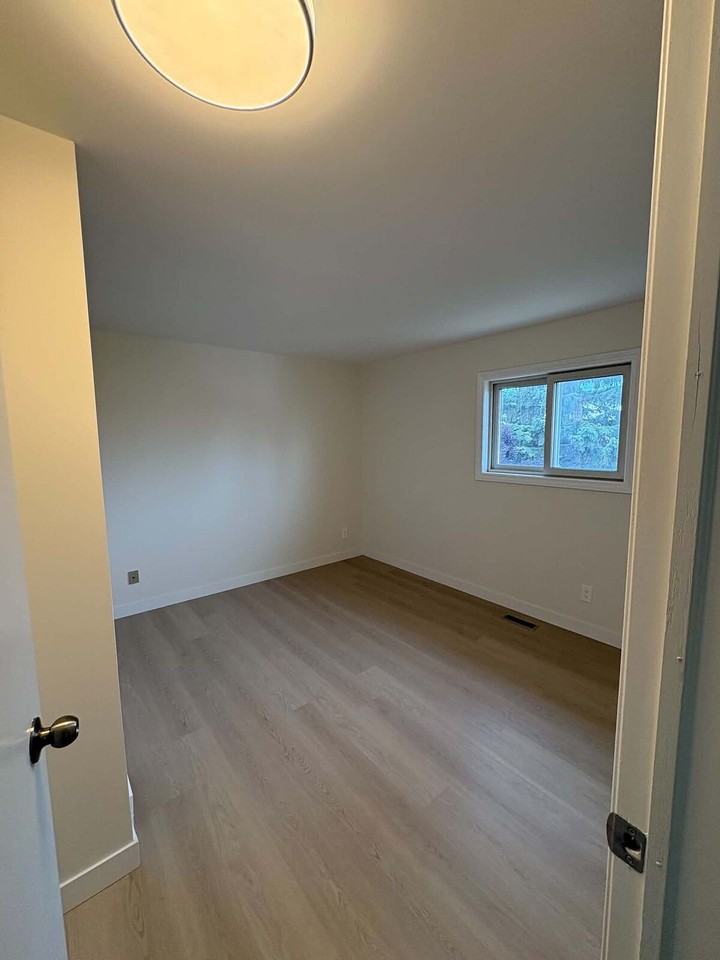 22 Riverside Close Se - Photo 2 of 17