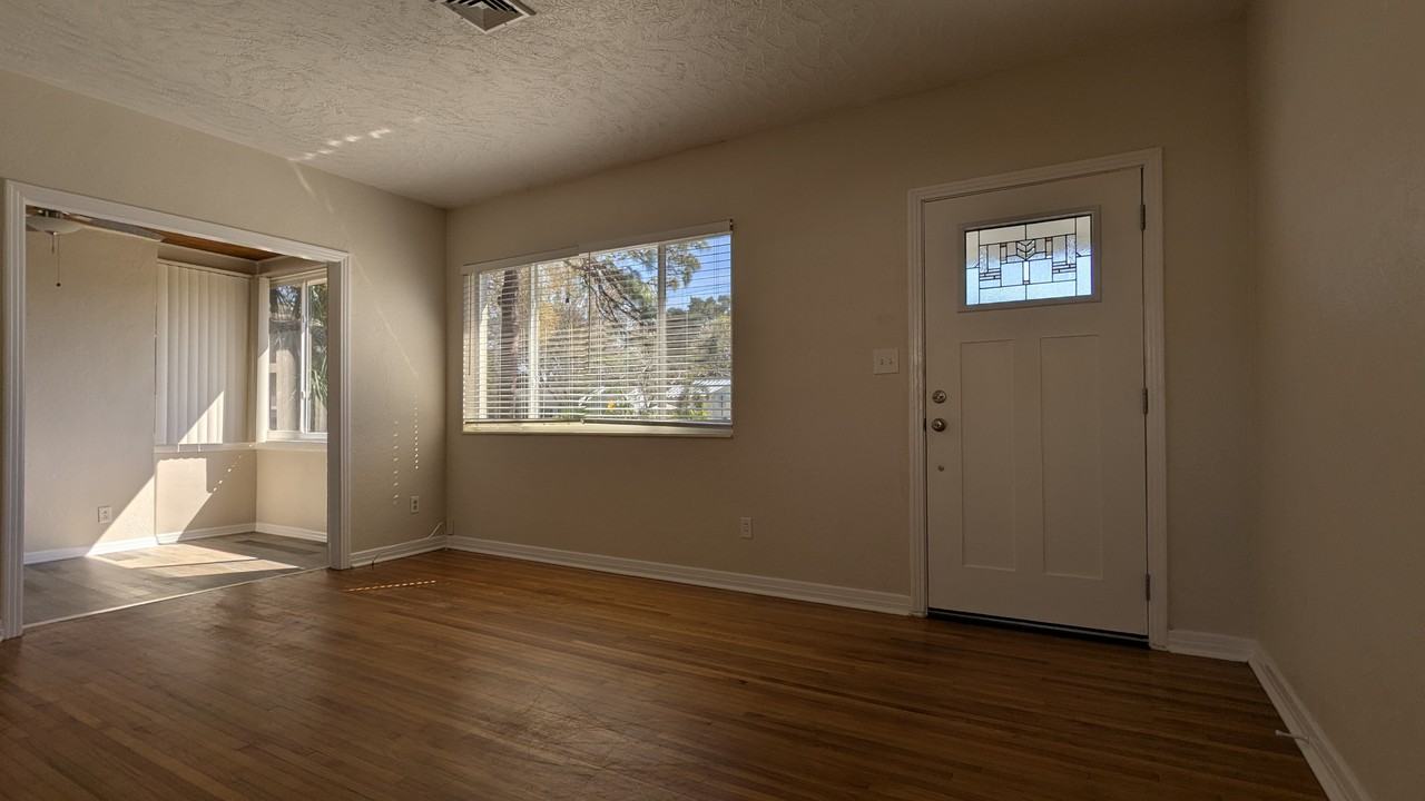 501 37th Ave Ne #NA - Photo 5 of 24