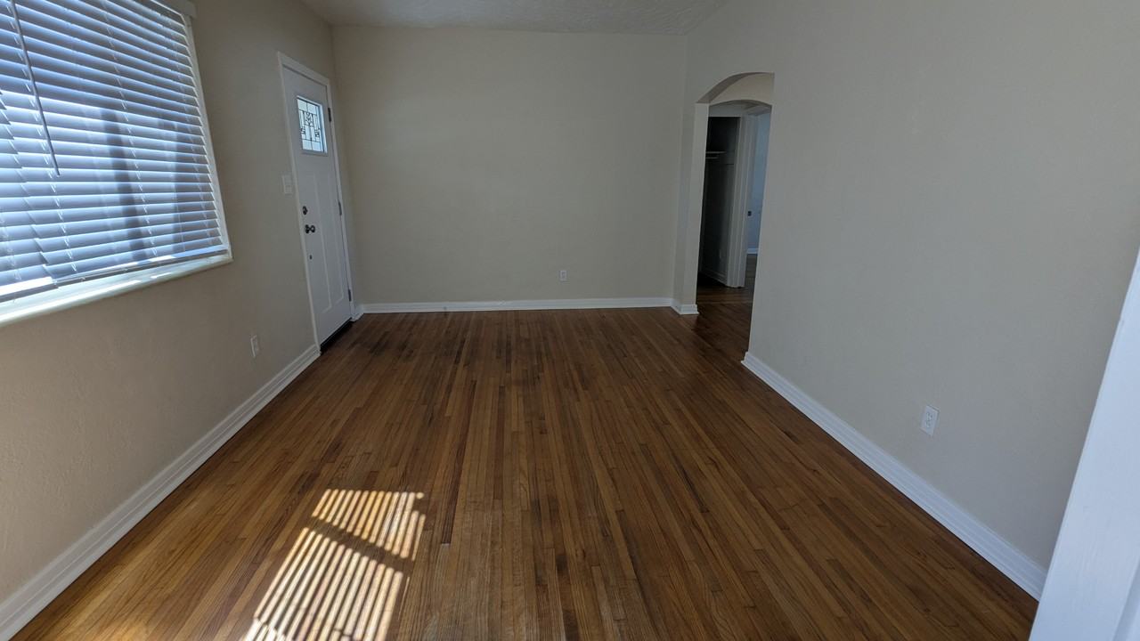 501 37th Ave Ne #NA - Photo 6 of 24