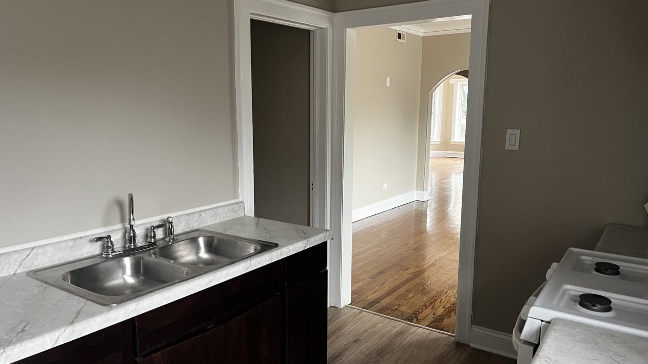 8007 S Indiana Ave #2-2ndFL - Photo 6 of 8