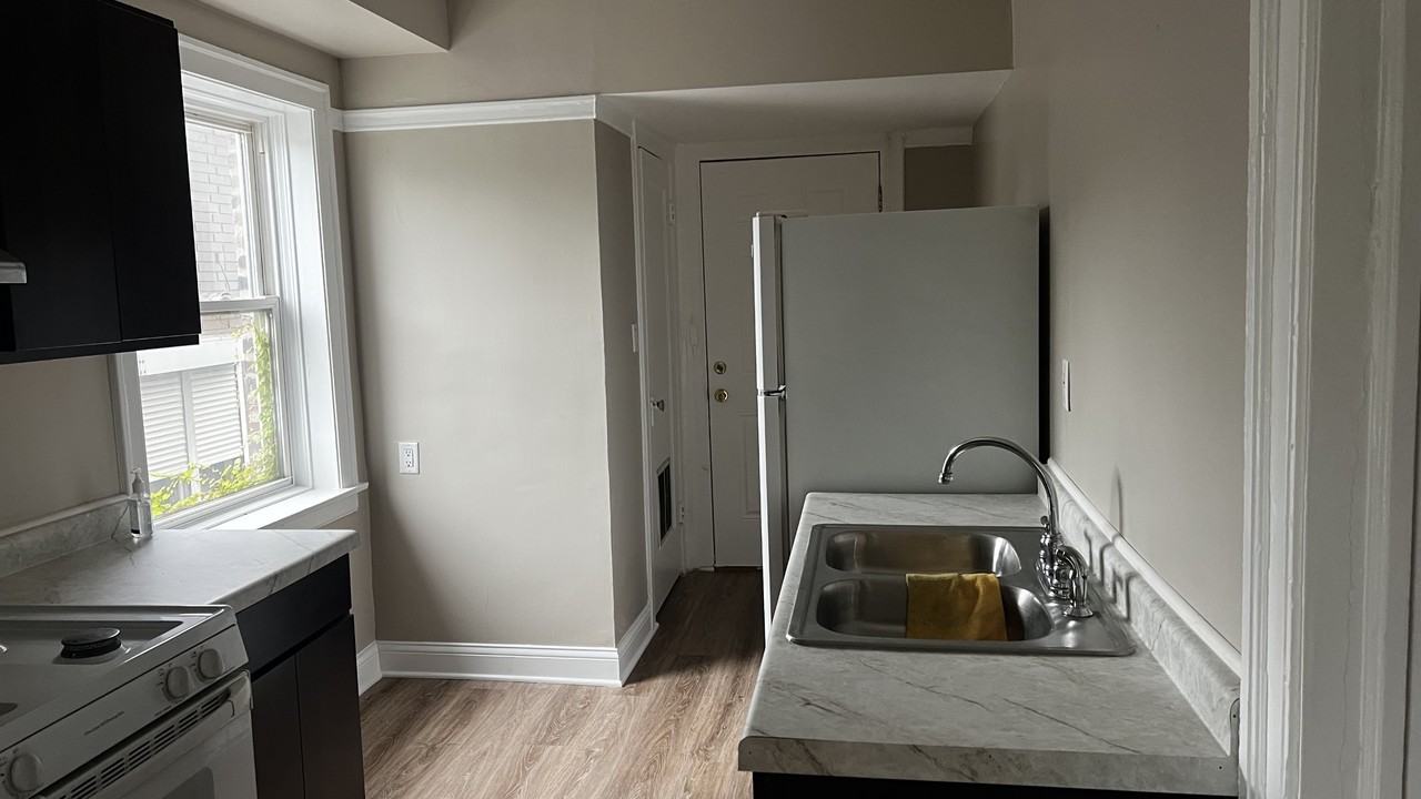 8007 S Indiana Ave #2-2ndFL - Photo 7 of 8