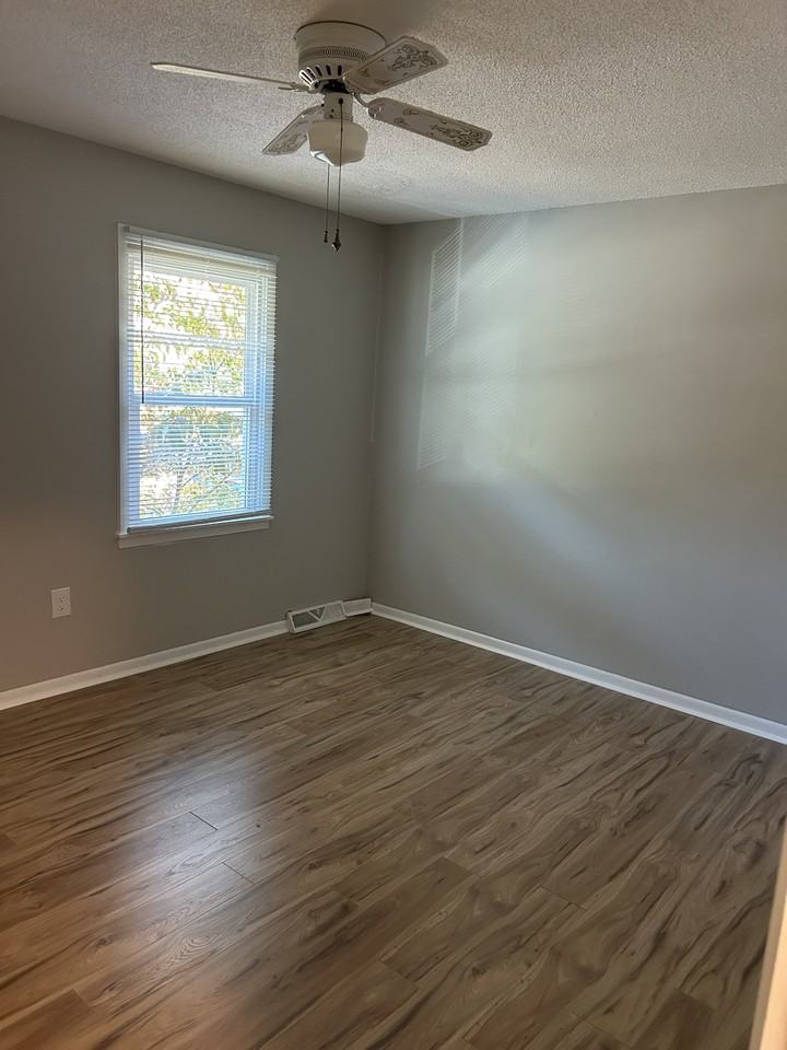 311 Emerald Dr #311 - Photo 4 of 17