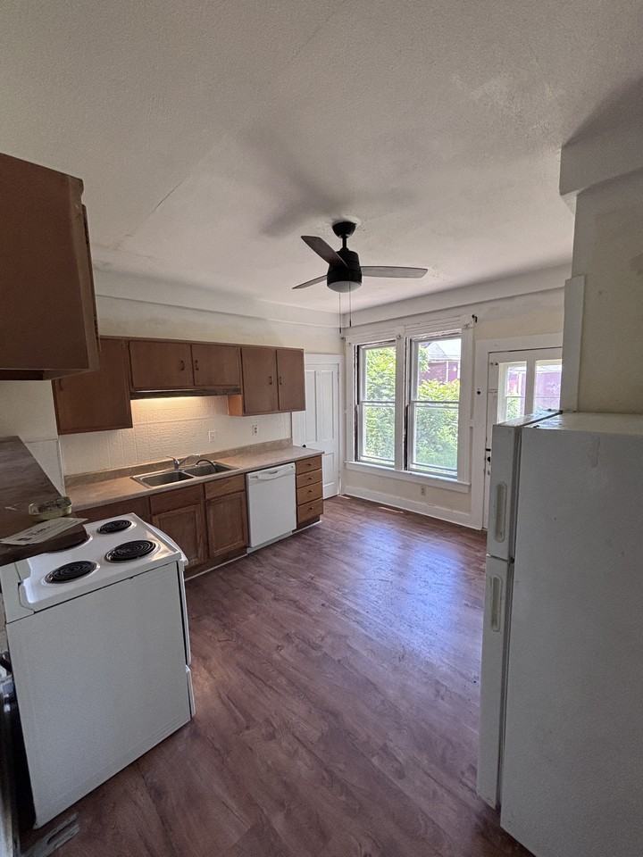 Garfield Ave #1024 - Photo 6 of 9