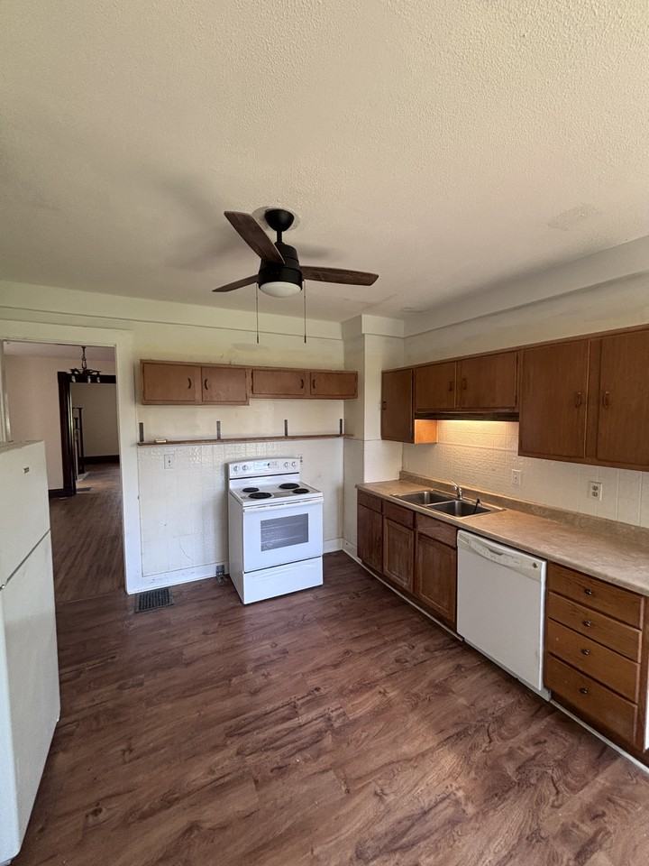 Garfield Ave #1024 - Photo 7 of 9