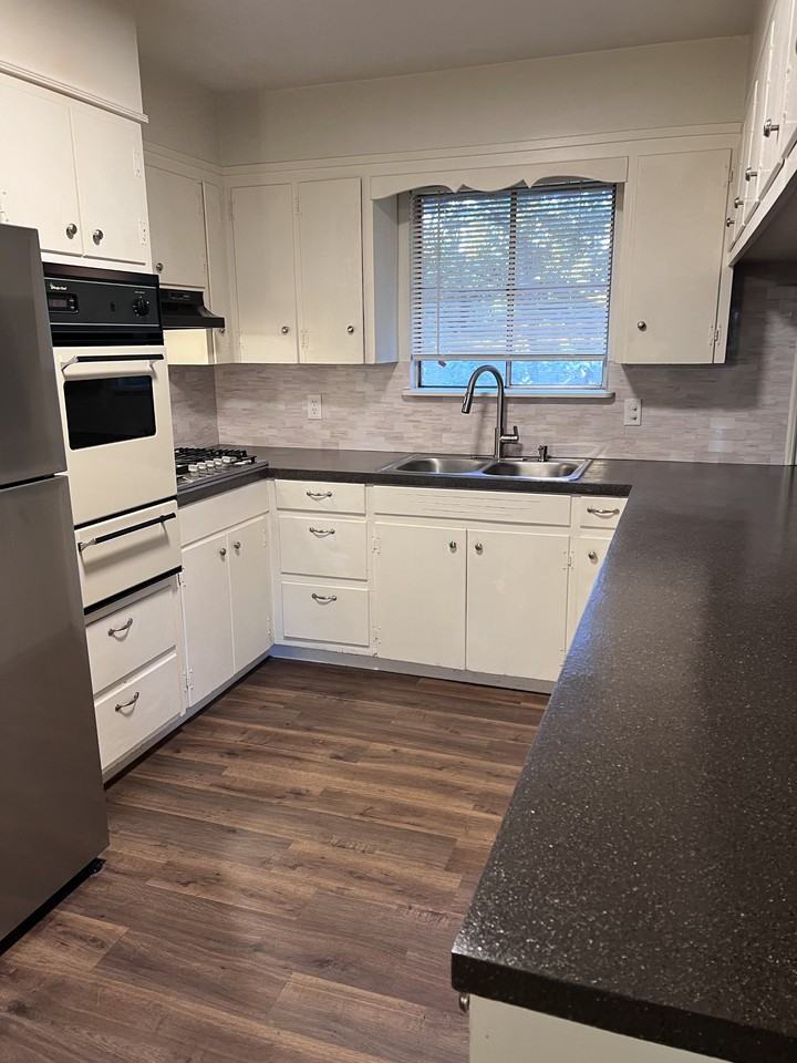 408 Pickwick Ln #NA - Photo 2 of 8