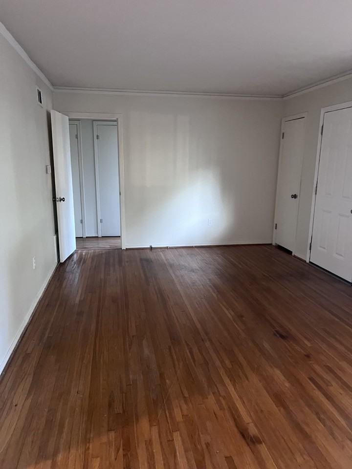 408 Pickwick Ln #NA - Photo 5 of 8