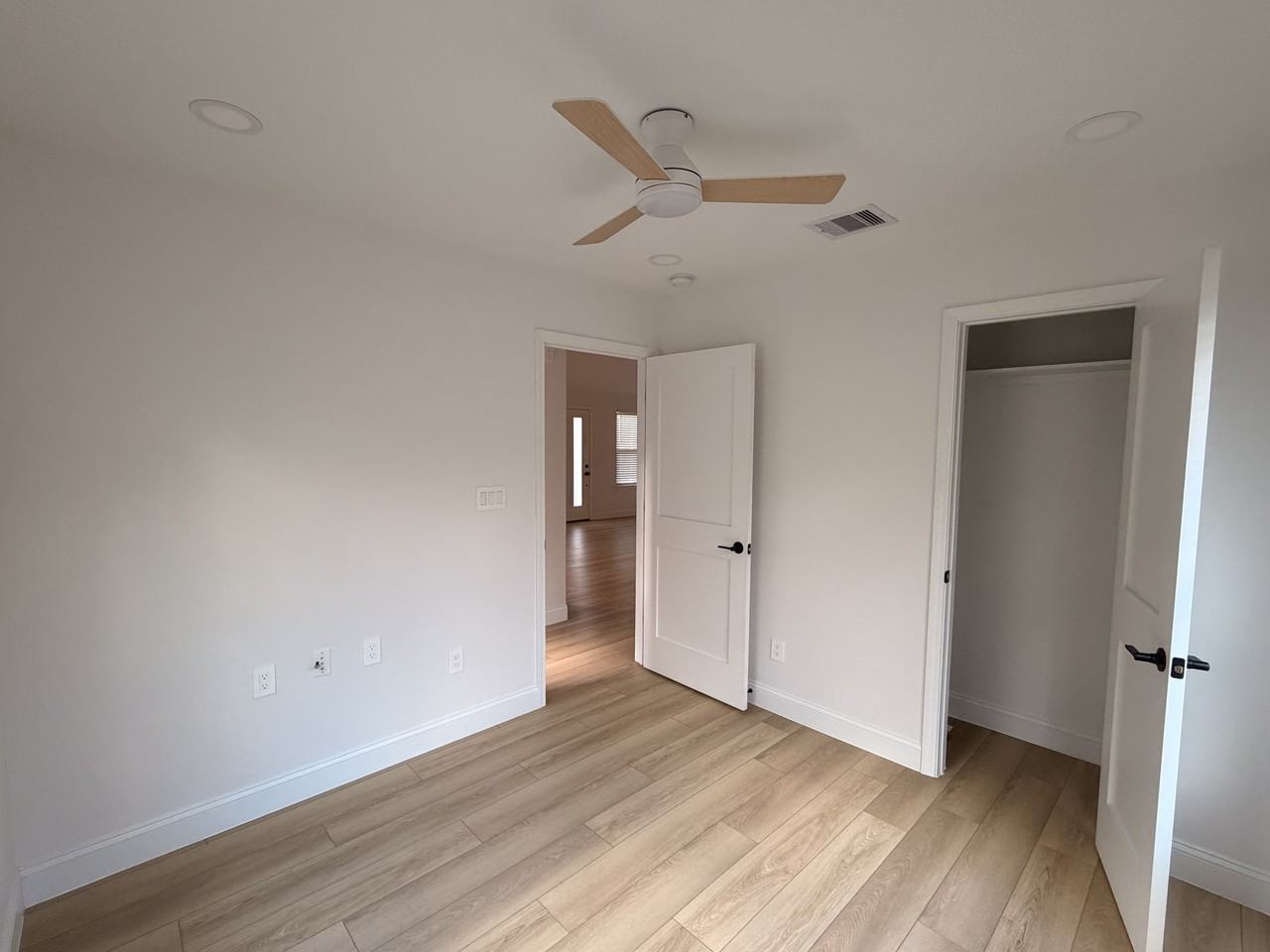 604 E 42nd St #NA - Photo 6 of 19
