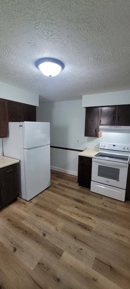 138 Vennum Ave #NA - Photo 6 of 9