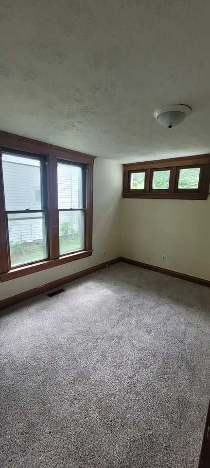 138 Vennum Ave #NA - Photo 7 of 9