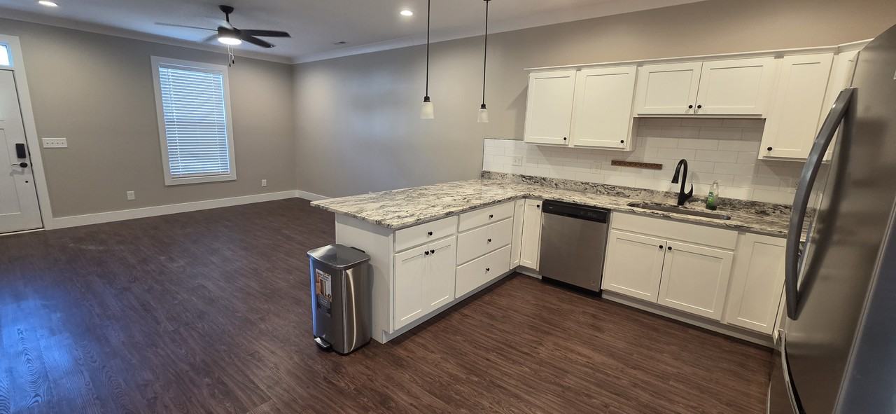 592 Westover Dr Sw #NA - Photo 3 of 18