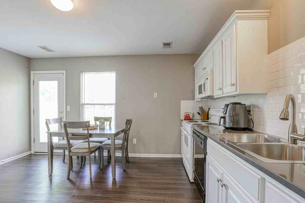 234 Sw Chartwell Cir #234 - Photo 3 of 17