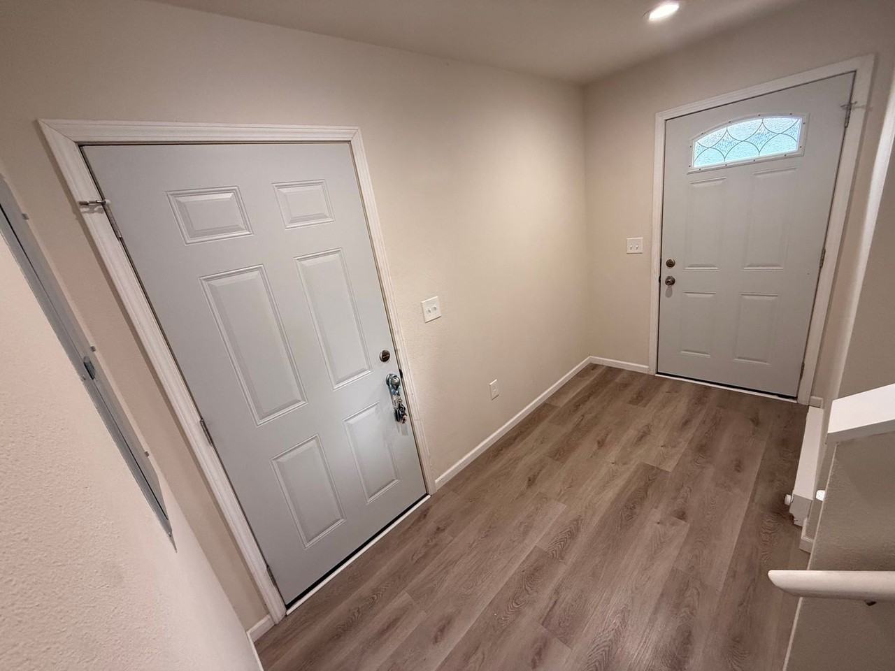 402 Brock Ave - Photo 2 of 13
