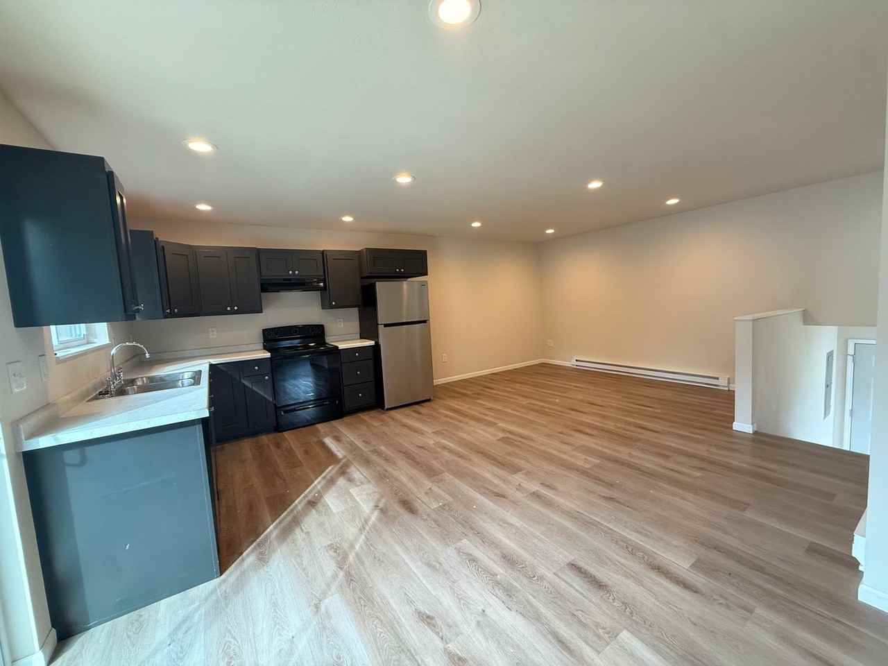 402 Brock Ave - Photo 4 of 13