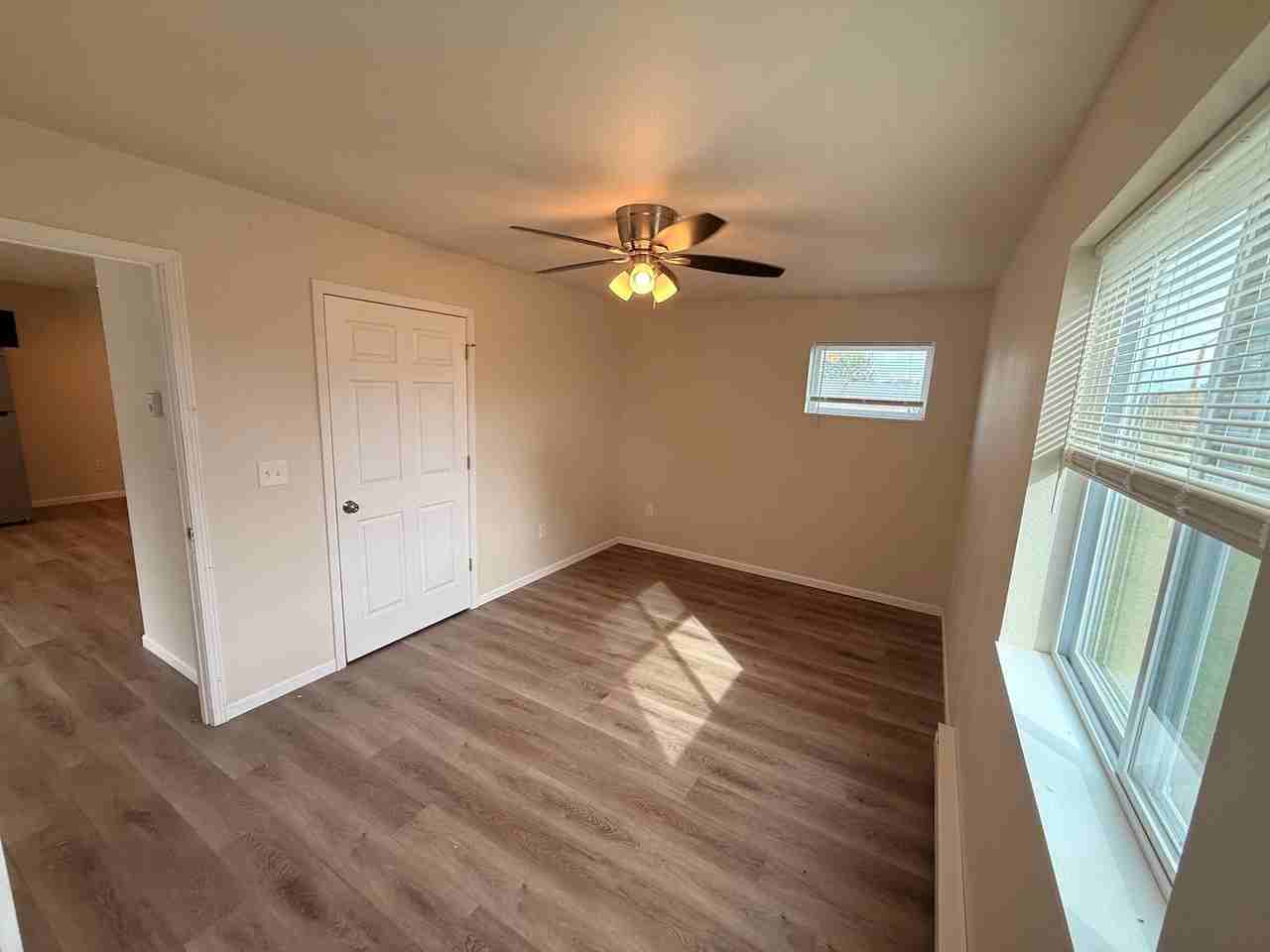 402 Brock Ave - Photo 6 of 13