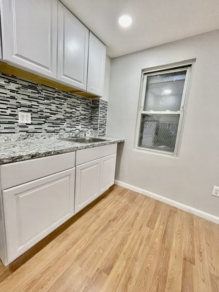 321 53rd St #1stFL - Photo 2 of 5