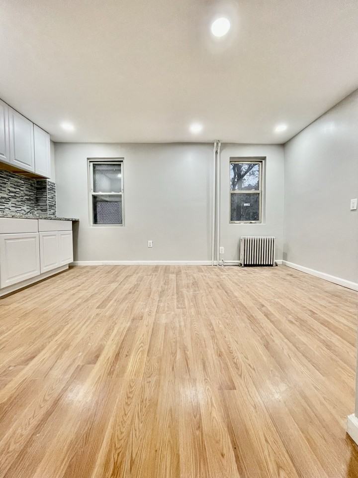 321 53rd St #1stFL - Photo 3 of 5