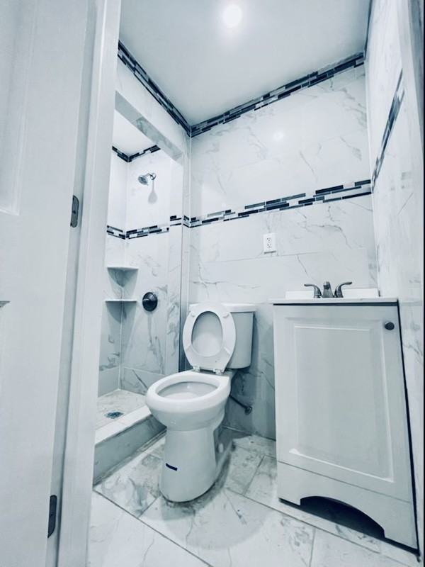 321 53rd St #1stFL - Photo 4 of 5