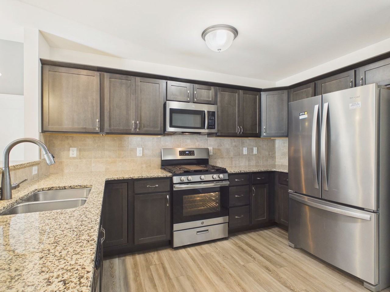 2728 Post Dr - Photo 4 of 29