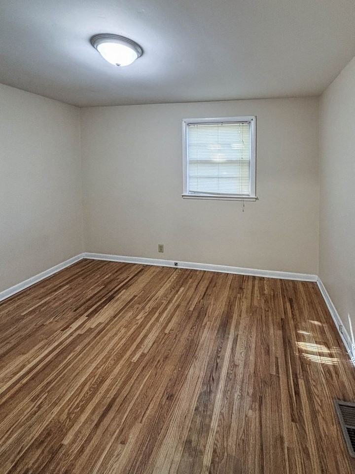 350 Ladybird Dr - Photo 5 of 9