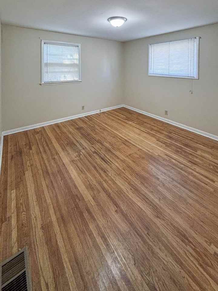 350 Ladybird Dr - Photo 7 of 9