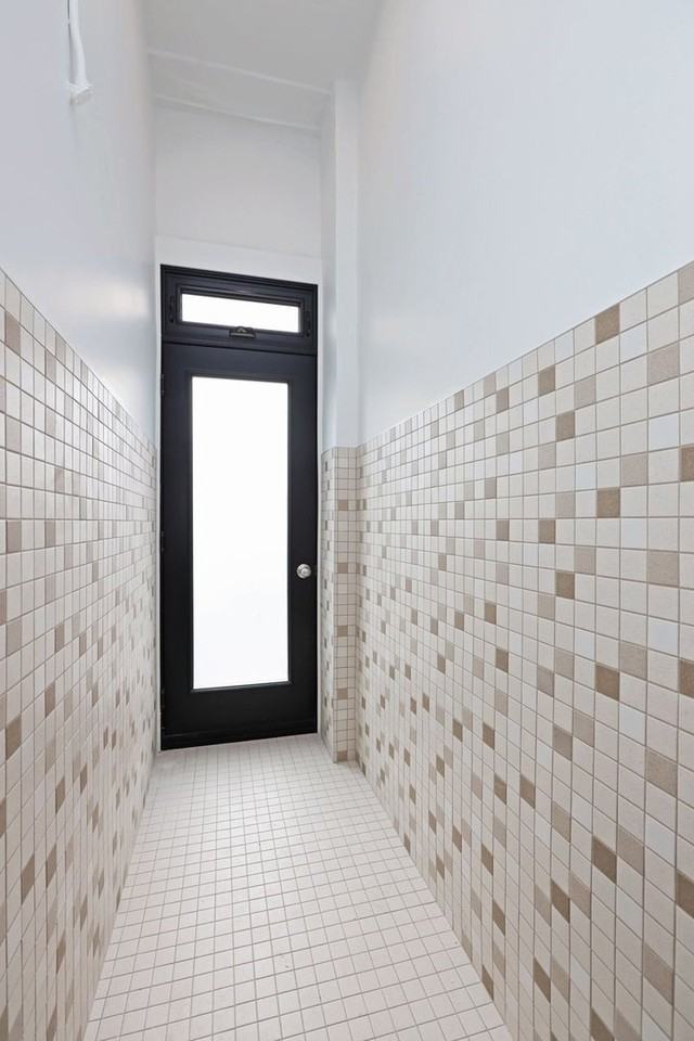 884 Danforth Ave - Photo 3 of 12