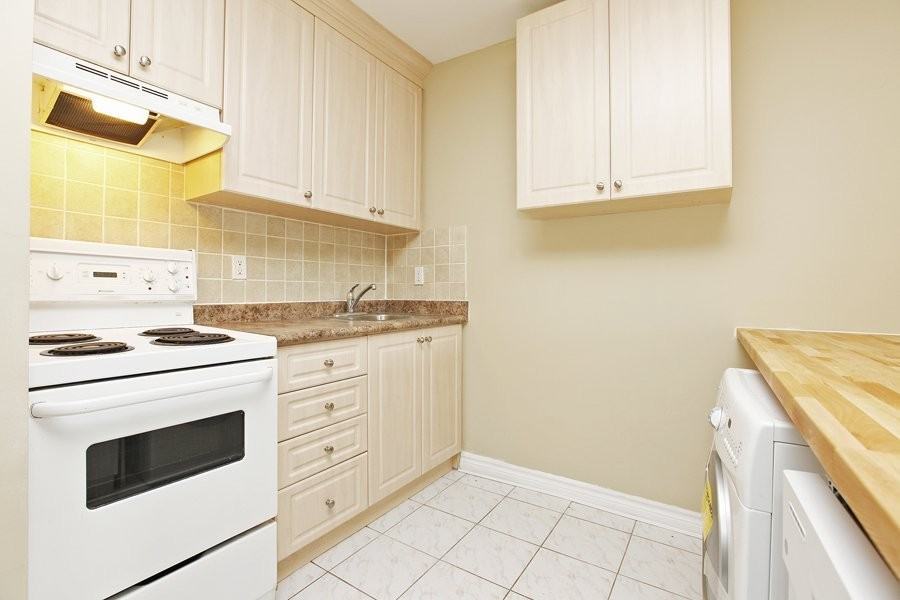 884 Danforth Ave - Photo 5 of 12