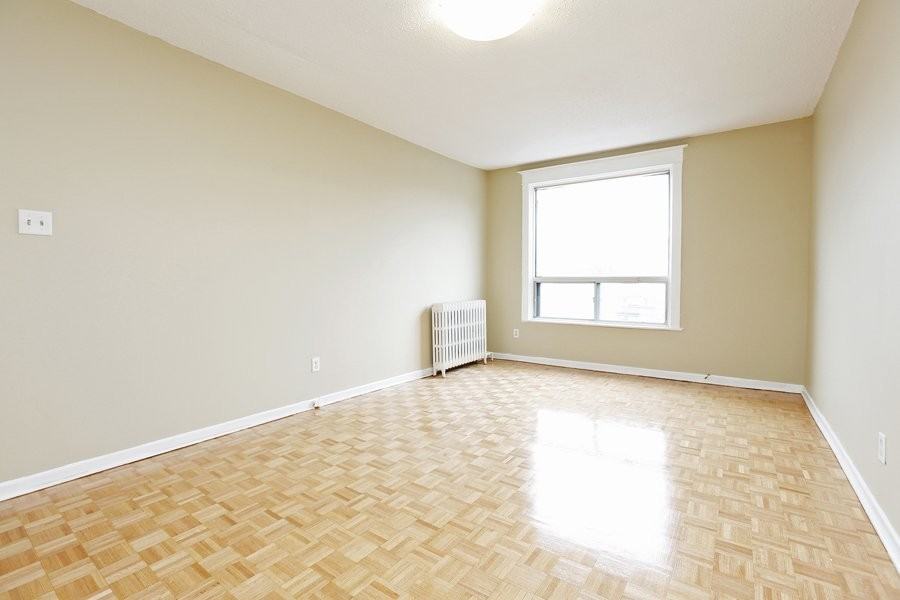 884 Danforth Ave - Photo 7 of 12