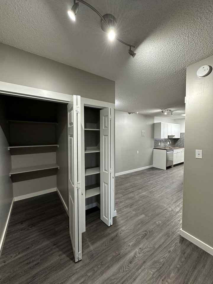 10830 112 St Nw - Photo 5 of 18