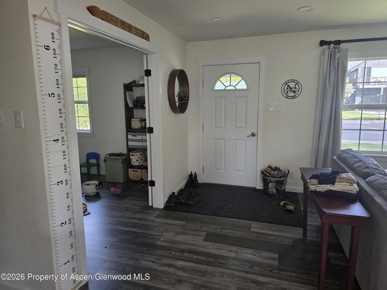 105 Park Dr - Photo 2 of 13