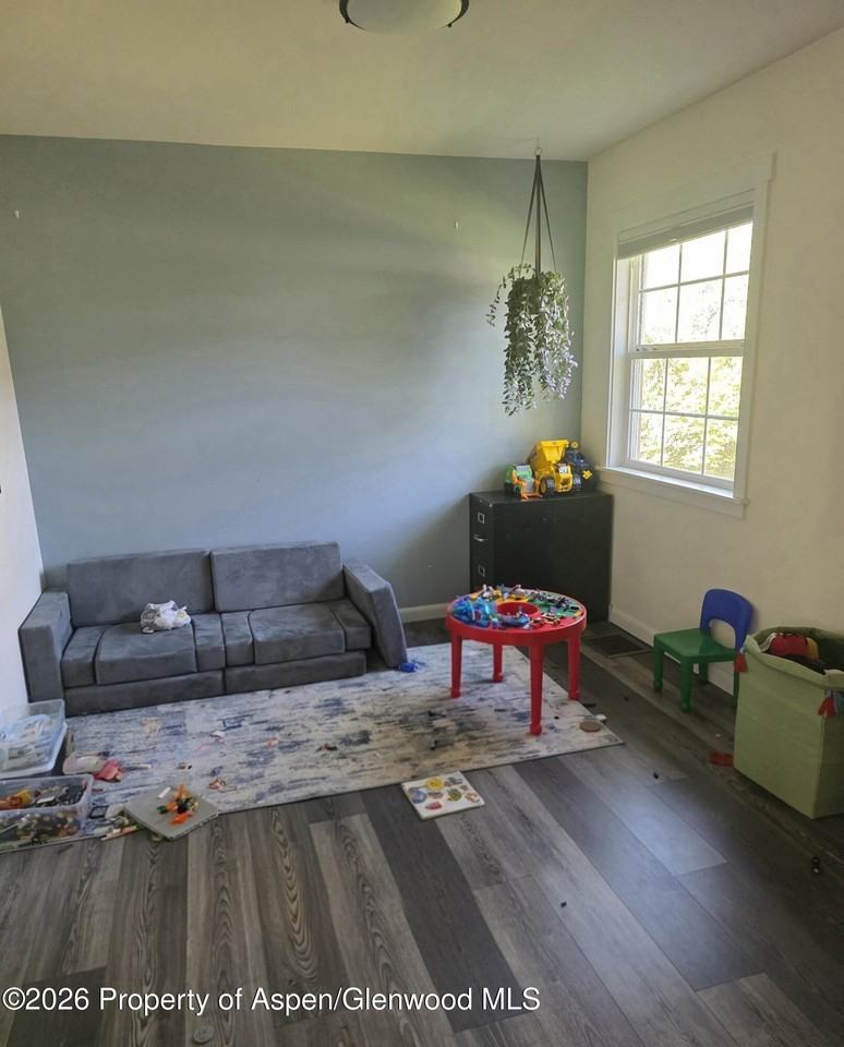 105 Park Dr - Photo 3 of 13