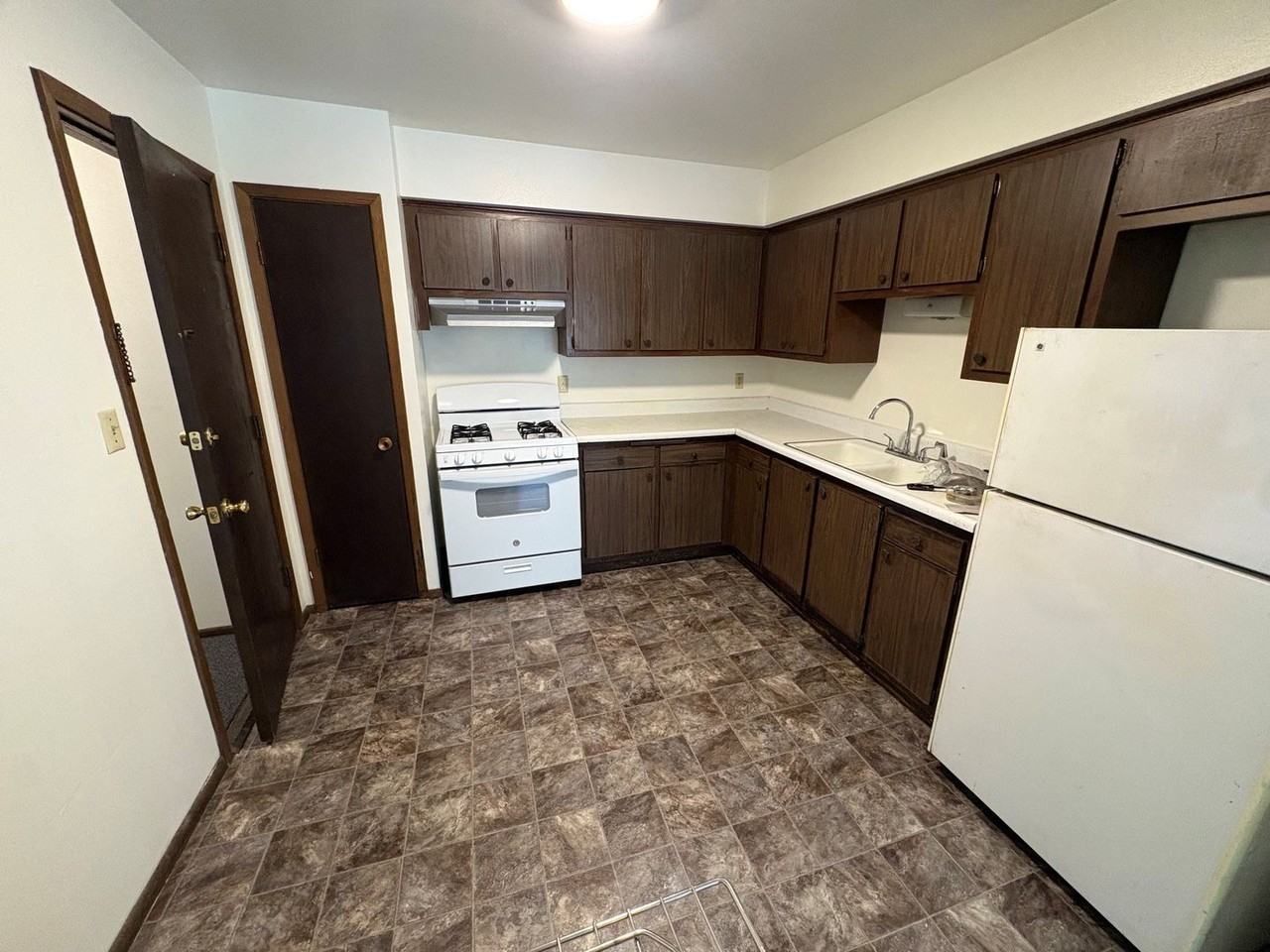 Linden Properites - Photo 7 of 18