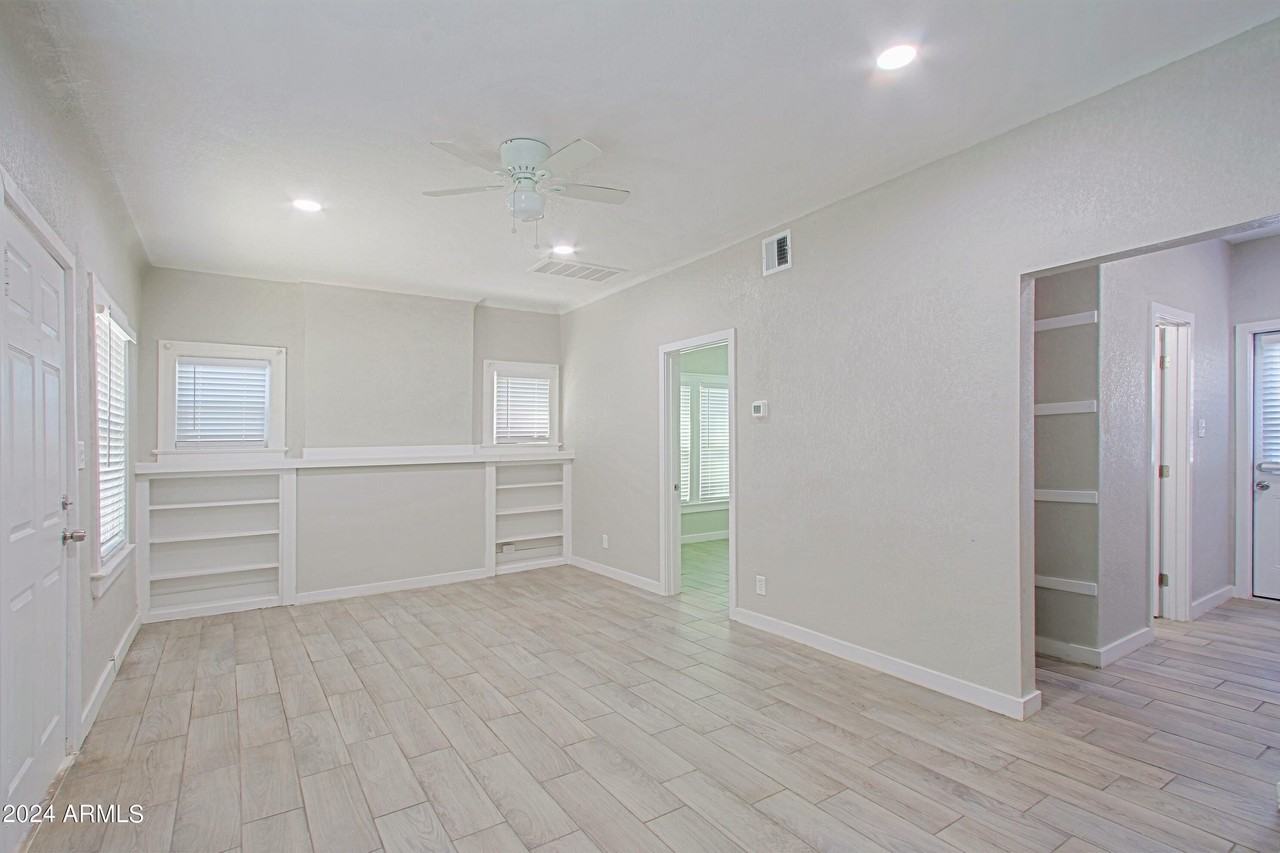 6812 N 23rd Ave #B - Photo 3 of 8