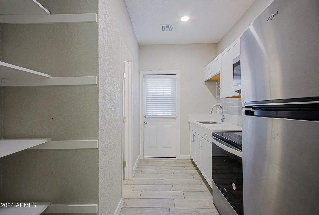 6812 N 23rd Ave #B - Photo 4 of 8