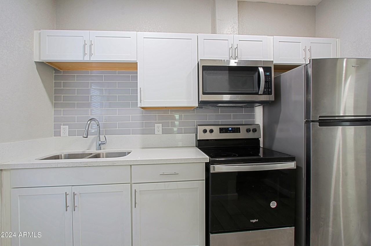 6812 N 23rd Ave #B - Photo 5 of 8