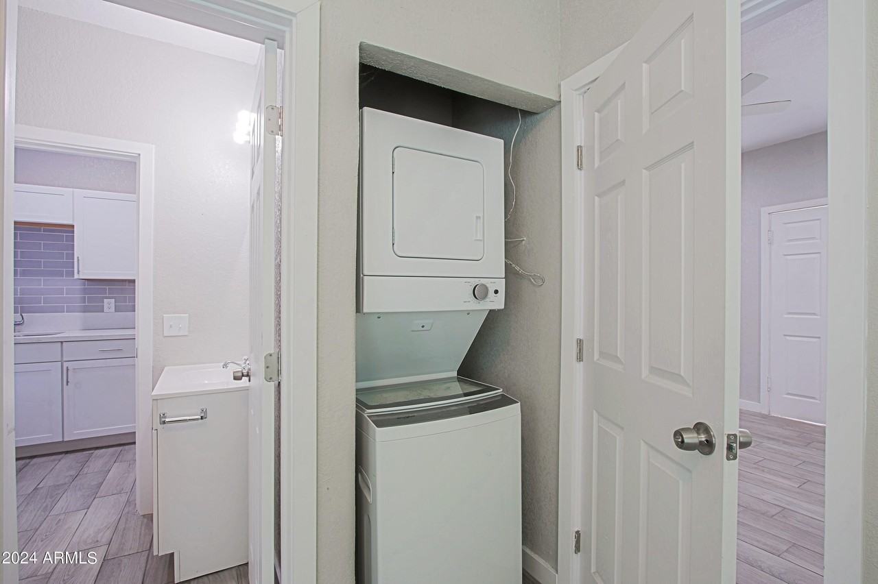 6812 N 23rd Ave #B - Photo 6 of 8